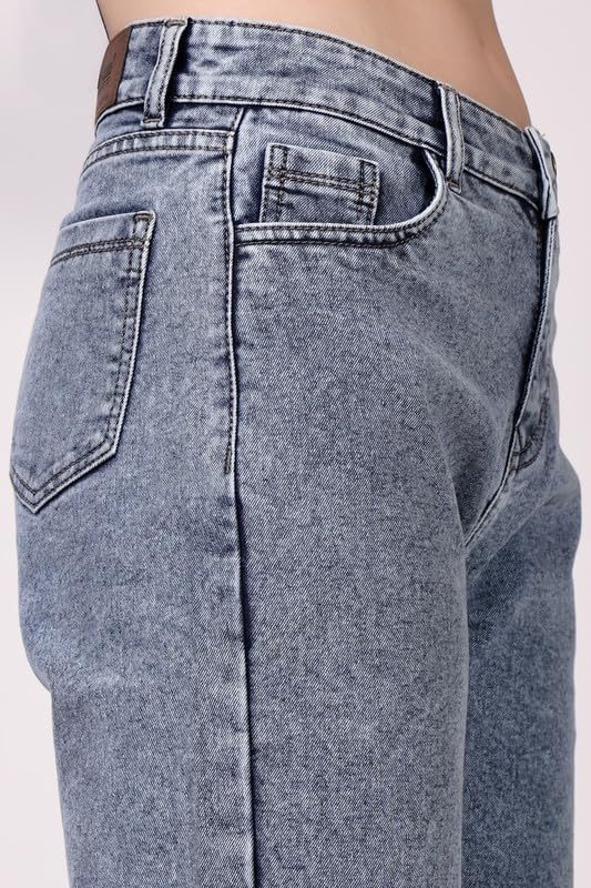Women's Light-Wash Low-Rise Loose Straight-Leg Jeans - Image 4